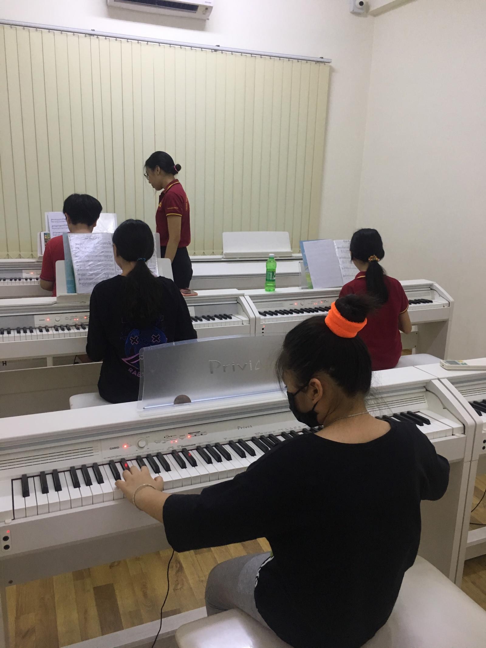 SiĐô chiêu sinh lớp Piano cho bé từ 6 tuổi trở lên