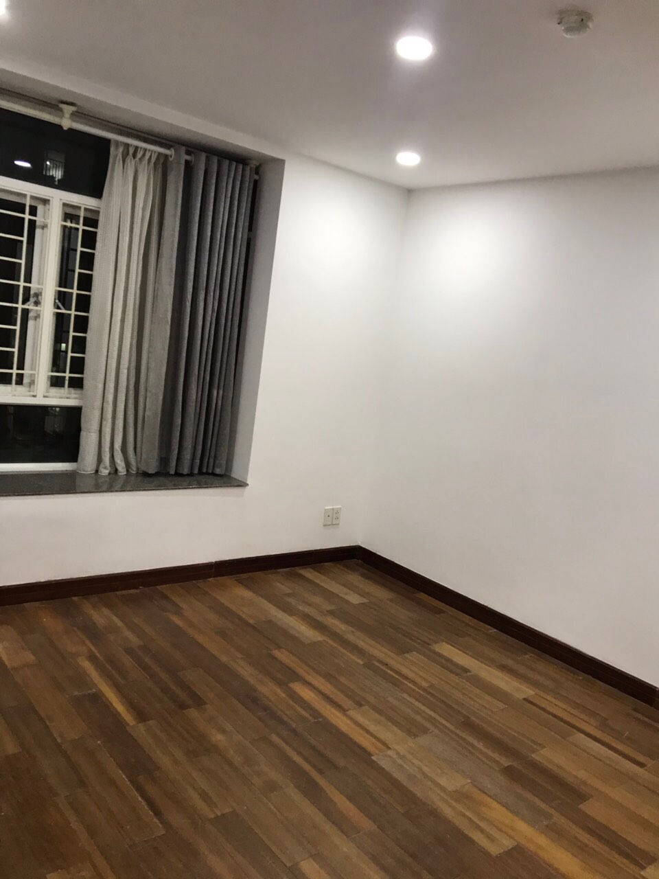 Cho thuê căn hộ Hoàng Anh Gia Lai 3, căn 3 phòng ngủ, 121m2, nội thất cơ bản giá 10 triệu/tháng