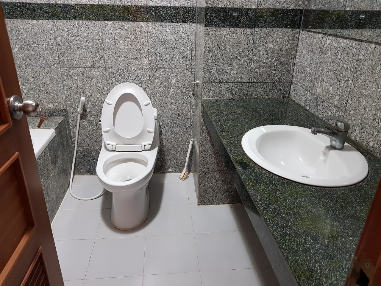 Cho thuê căn hộ Hoàng Anh Gia Lai 3, căn 3 phòng ngủ, 121m2, nội thất cơ bản giá 10 triệu/tháng