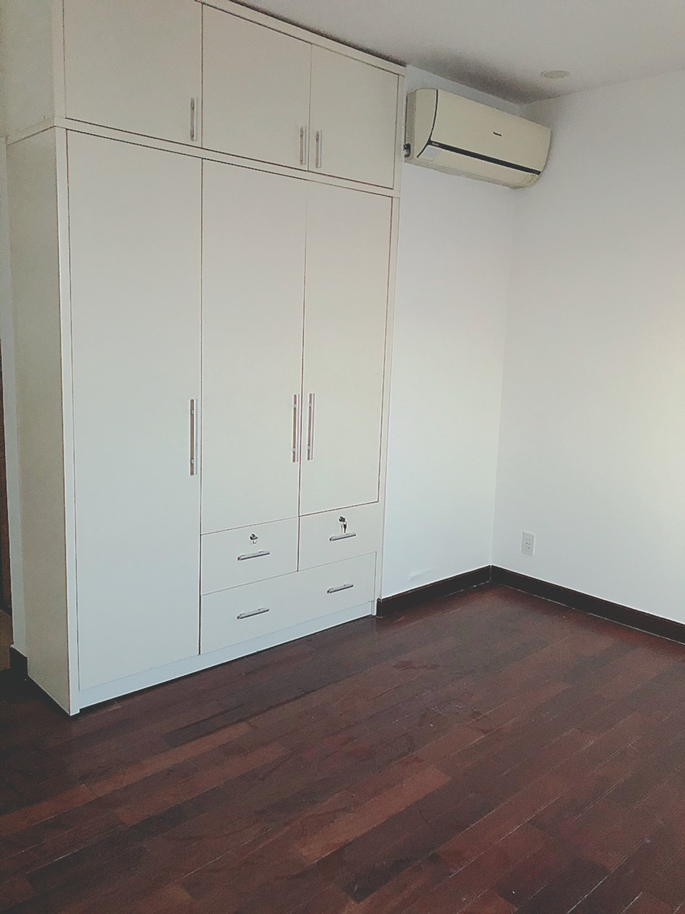 Cho thuê căn hộ chung cư tại Dự án Hùng Vương Plaza, Quận 5, Tp.HCM diện tích 130m2 giá 17 Triệu/tháng