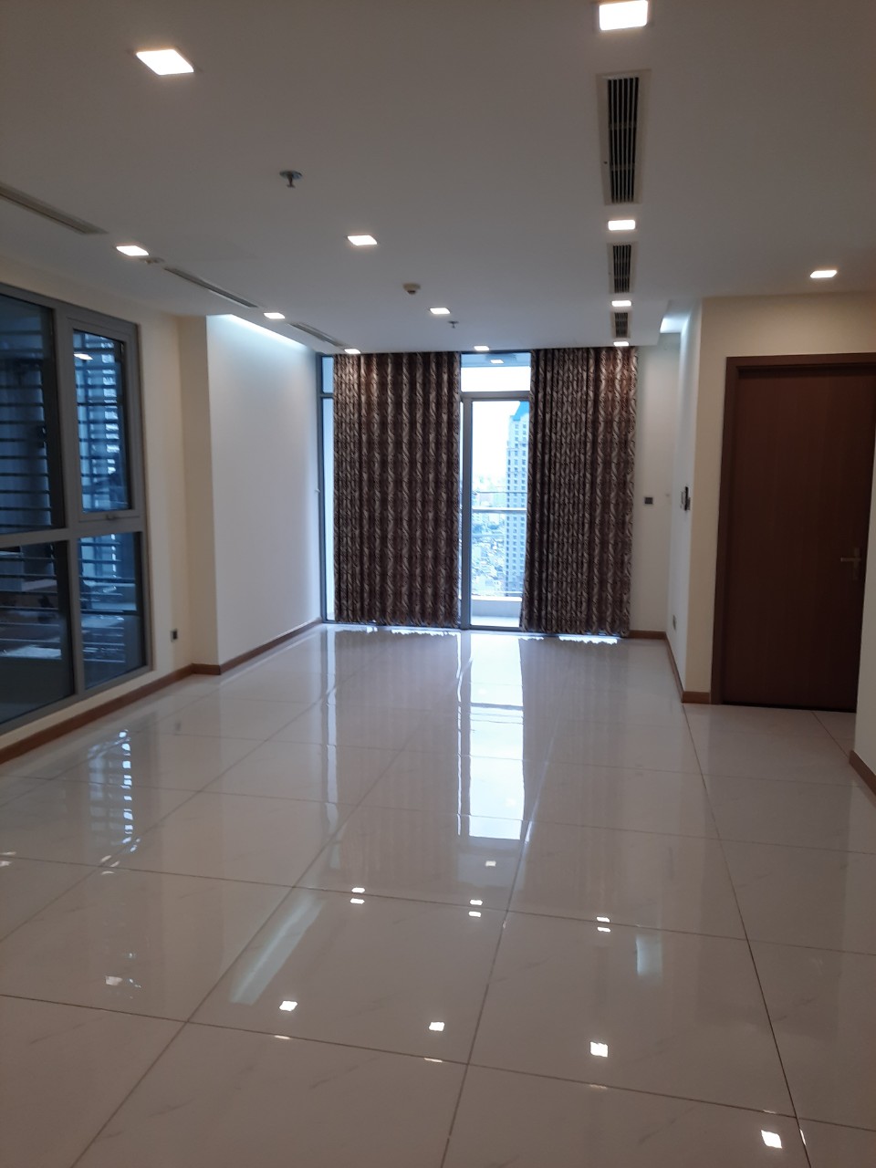 Cho thuê căn hộ chung cư tại Dự án Vinhomes Central Park, Bình Thạnh, Tp.HCM diện tích 90m2 giá 16 Triệu/tháng