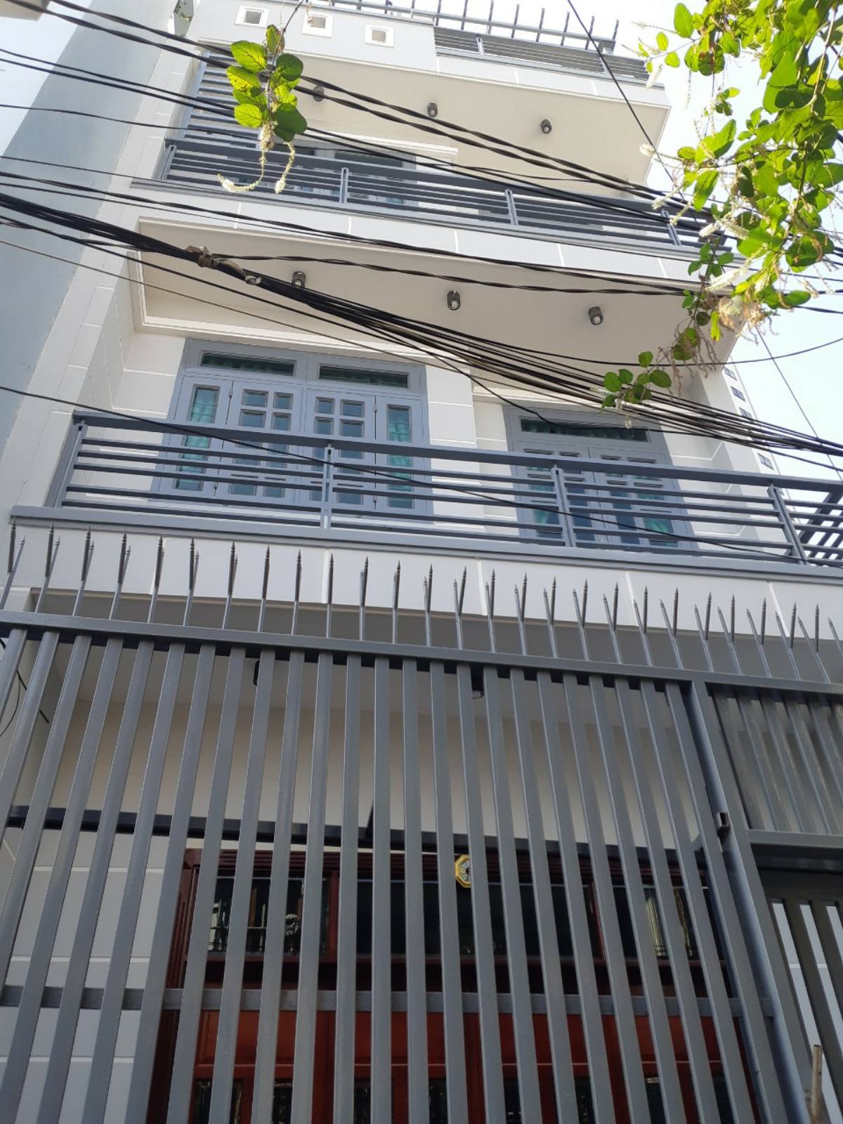 Cho thuê nhà đẹp 3 lầu 4pn hẻm xe hơi 1151 cách mt Huỳnh Tấn Phát, Quận 7 vài căn. + DT 5x14m. 11.5 triệu/tháng.