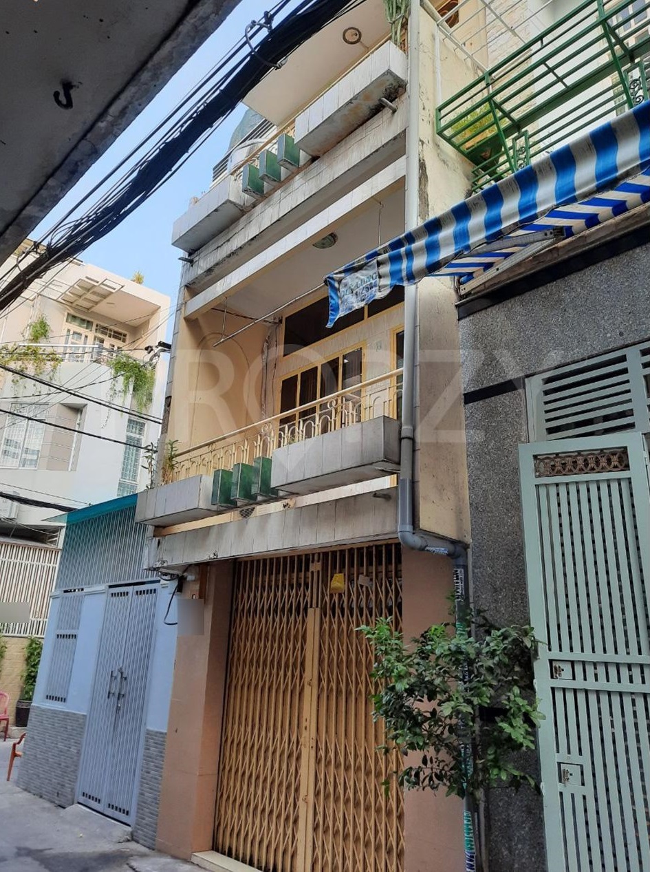 Cho thuê nhà 2 lầu, 4PN 4WC, gần cầu Phạm Văn Chí, HXH