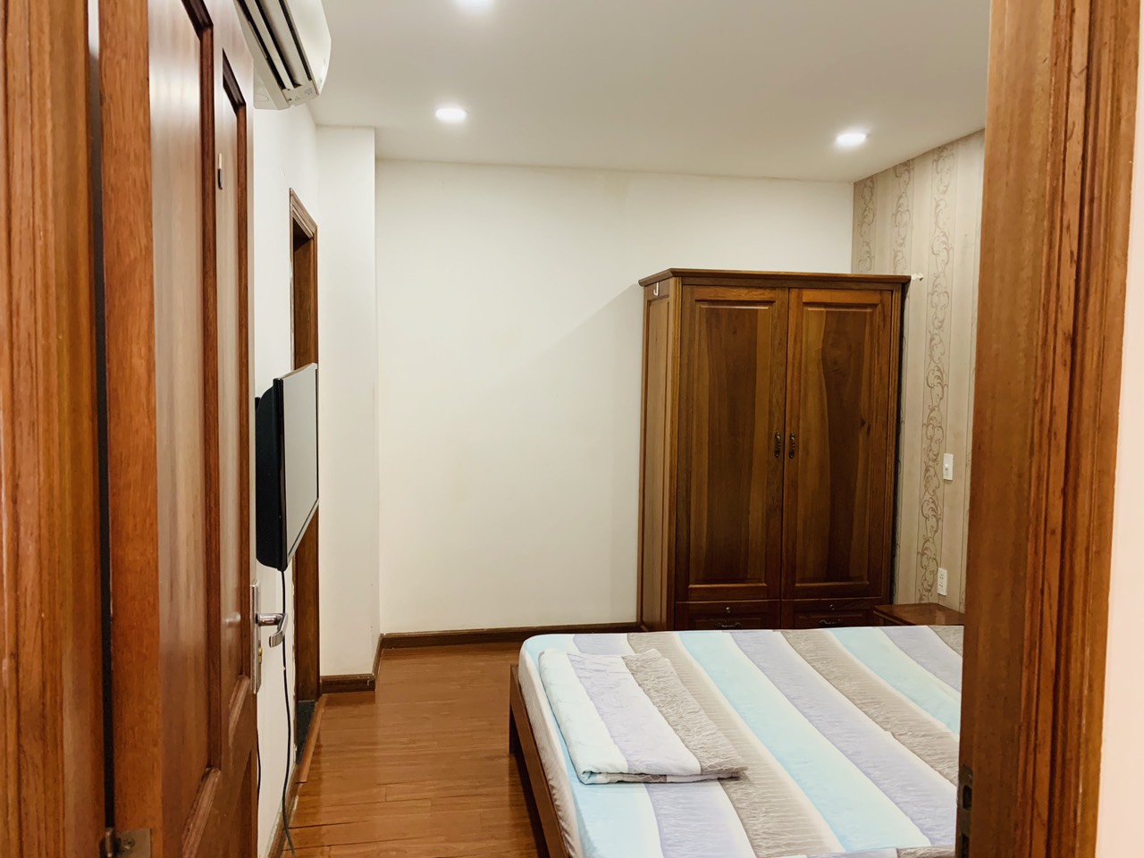 Cho thuê CHDV Lam Sơn 2 phòng ngủ/2WC full tiện nghi #15 Triệu / Tháng – Tel 0942.811.343đi xem thực tế nhiều căn hộ