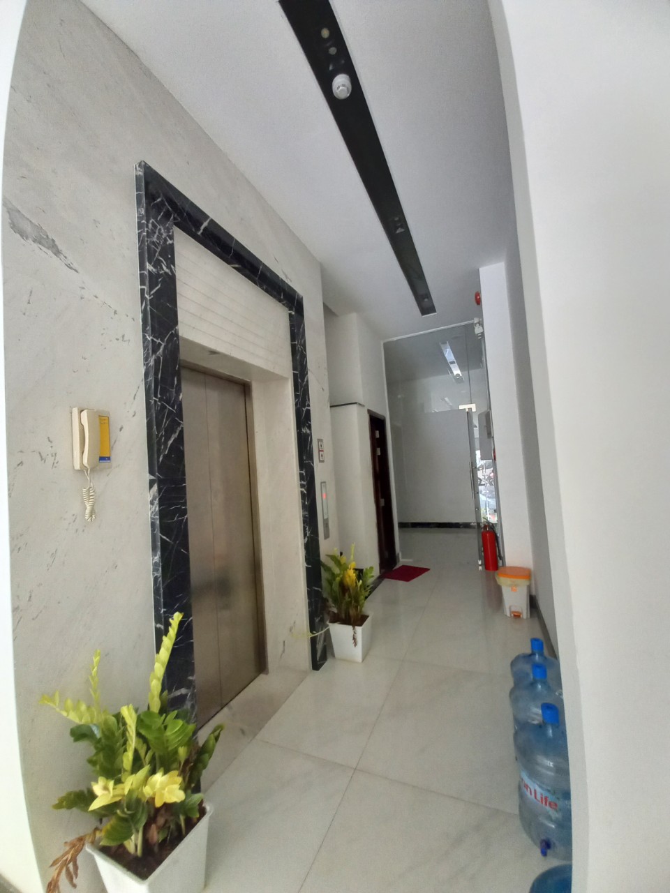 Cho thuê nhà mặt tiền Trần Bình Trọng Q5 ( 5m x21m)