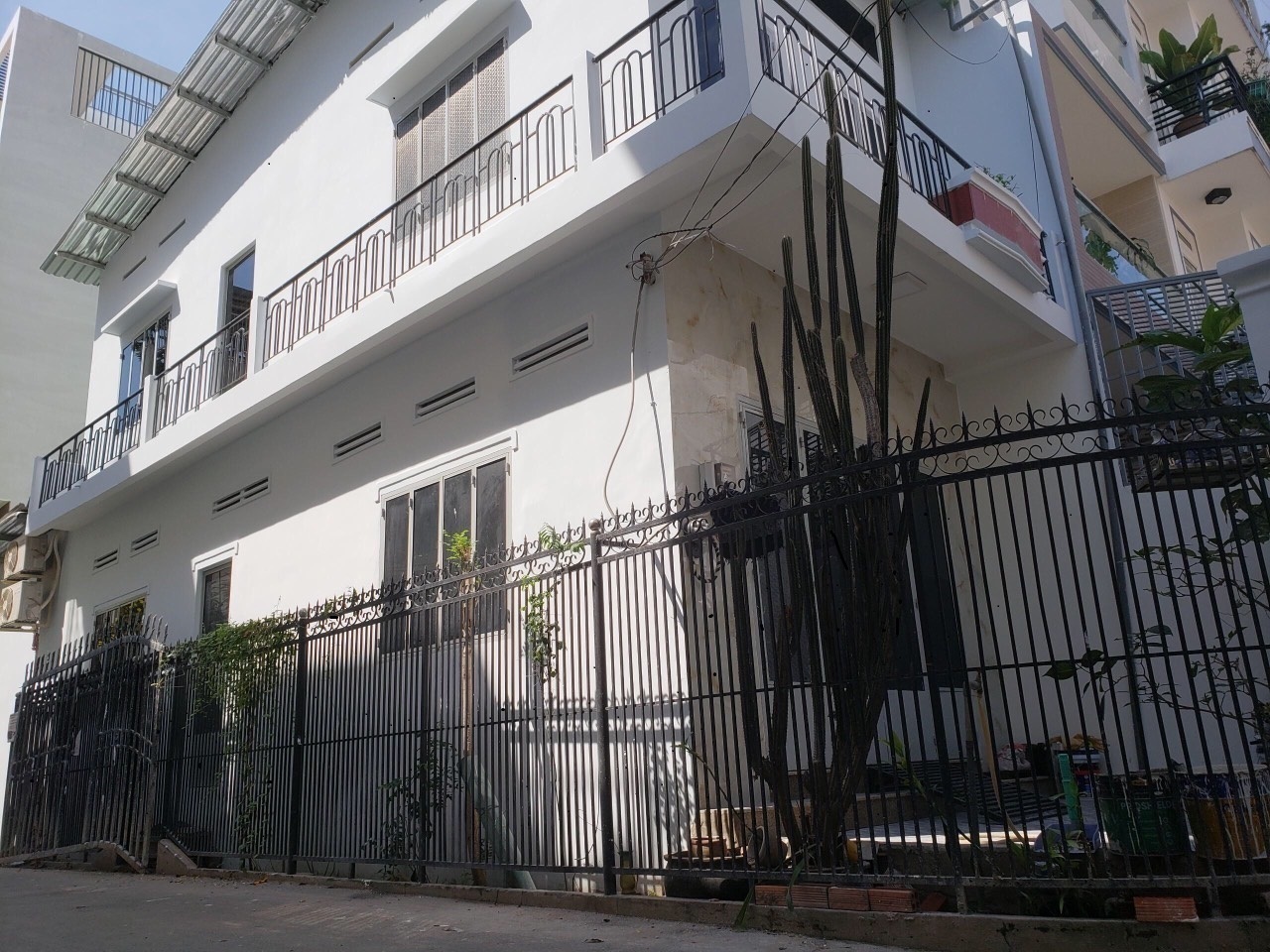 Cho thuê nhà 2 mặt tiền DT 4,2x14m - Trệt 2 lầu - Phù hợp thuê Ở hoặc làm Văn Phòng