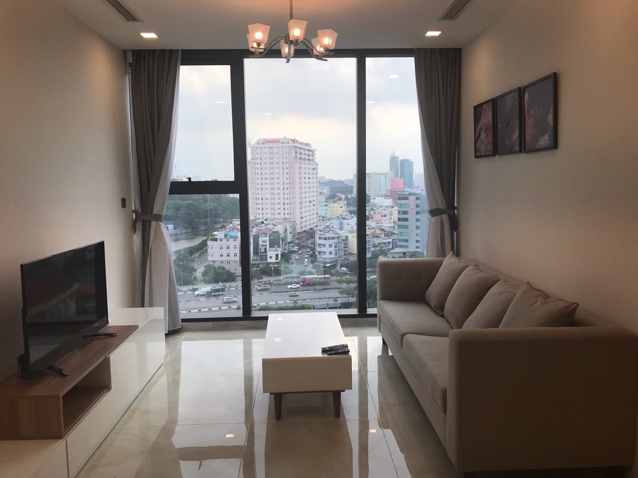 Cho thuê căn hộ chung cư tại Dự án Vinhomes Golden River Ba Son, Quận 1, Tp.HCM diện tích 52m2 giá 16.5 Triệu/tháng
