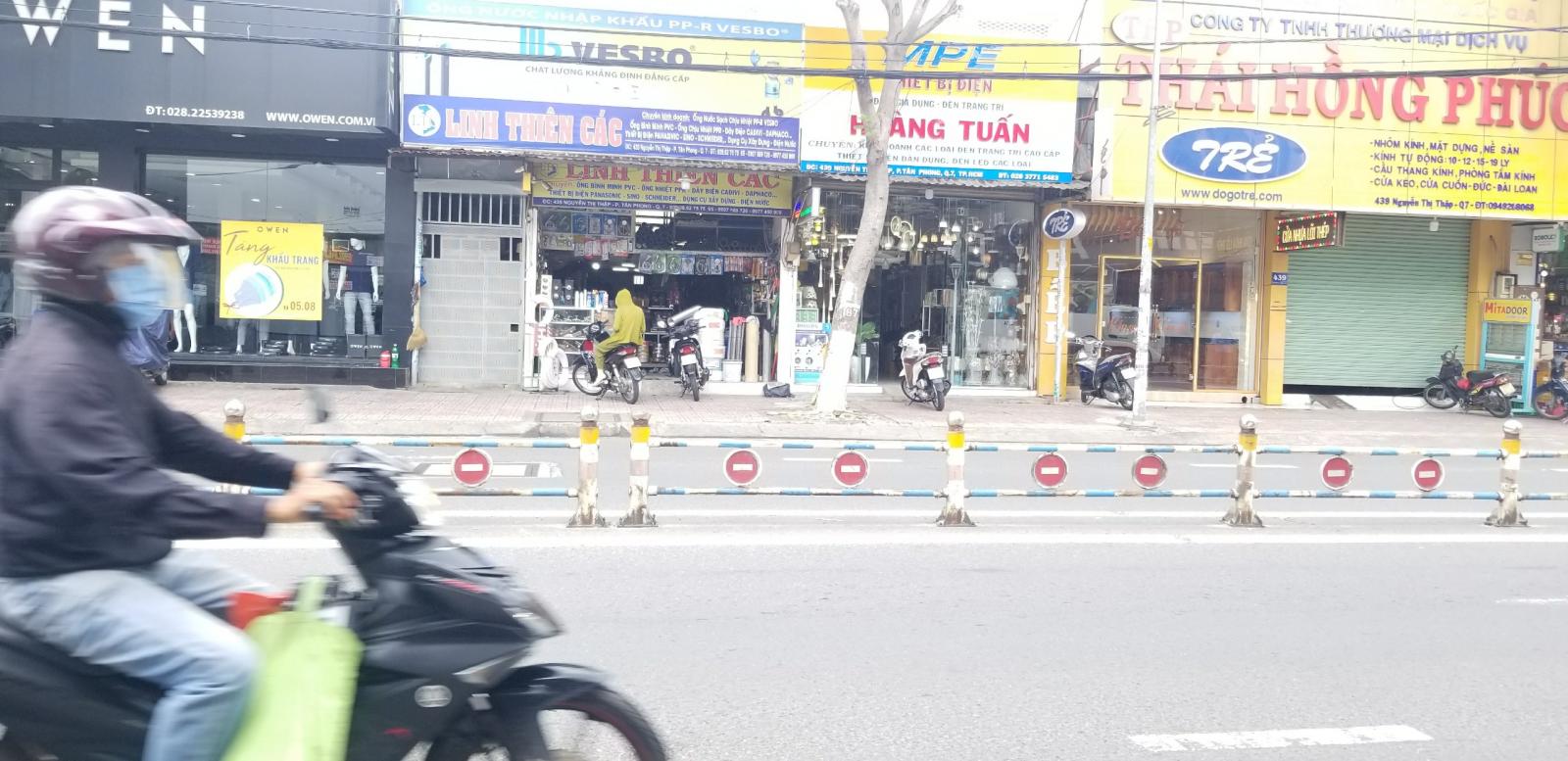 Cho thuê nhà trống suốt mặt tiền đường Nguyễn Thị Thập. Q7