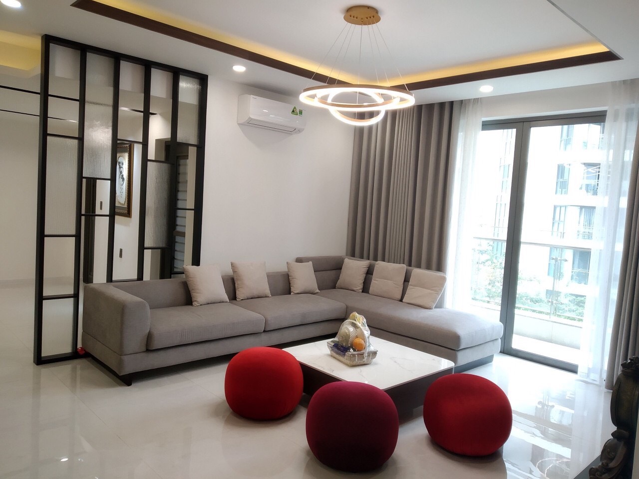 Cho thuê căn hộ Midtown 2 phòng ngủ diện tích 91 m2 giá rẻ.LH: 0917300798 (Ms.Hằng)