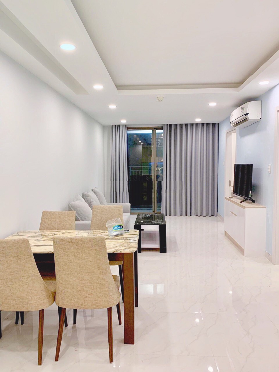 Cho thuê căn hộ Cao cấp Saigon South Residence, 2 phòng ngủ, Tặng phí quản lý 12 Triệu