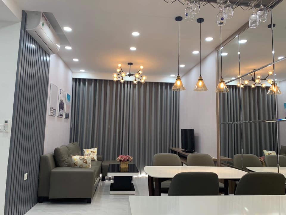 Cho thuê căn hộ cao cấp Saigon South Residence 2 phòng ngủ, miễn phí phí quản lý.