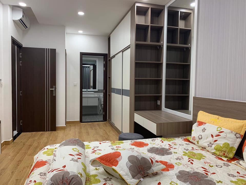 Cho thuê căn hộ cao cấp Saigon South Residence 2 phòng ngủ, miễn phí phí quản lý.