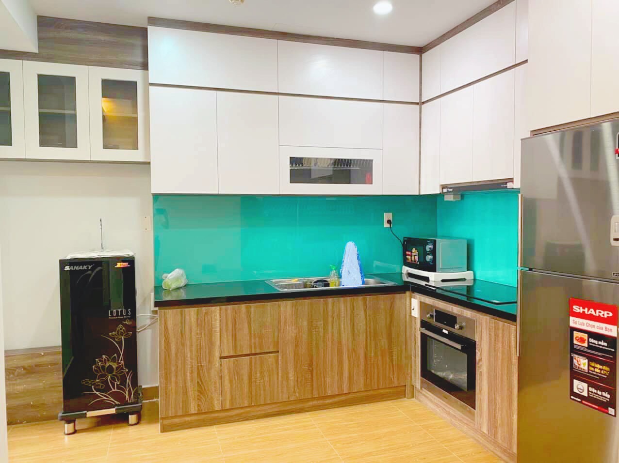 Cần cho thuê nhanh căn hộ 5 sao Saigon South Residence, 2PN, 2WC, nhà mới đẹp, có nội thất.