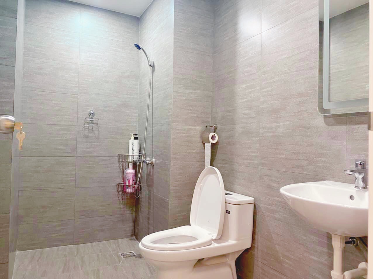 Cần cho thuê nhanh căn hộ 5 sao Saigon South Residence, 2PN, 2WC, nhà mới đẹp, có nội thất.