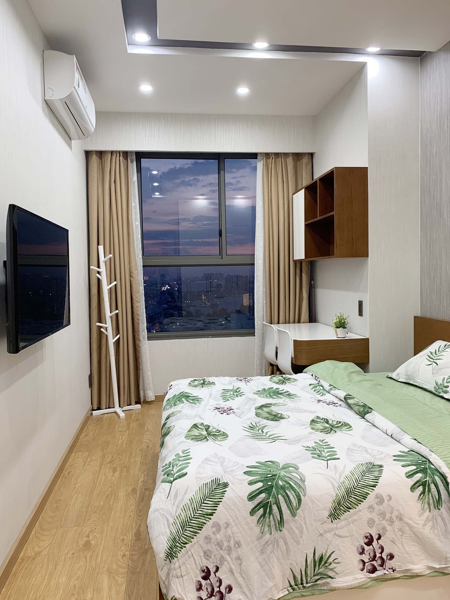 Cho thuê gấp CH Sunrise Riverside 2PN, 2WC , Nhà Mới 100%, Dọn vào ở ngay