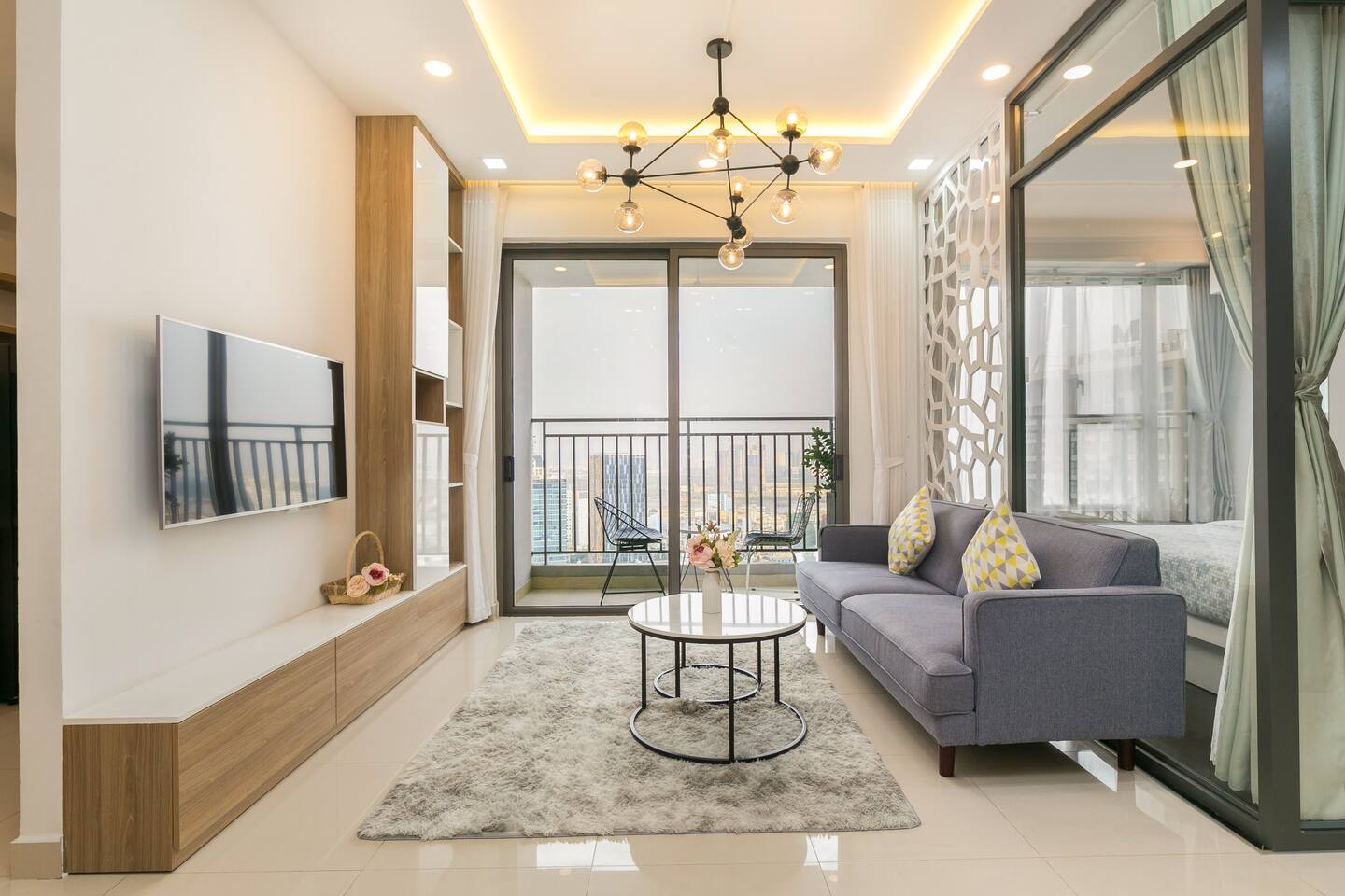 Cần cho thuê gấp CH Saigon South Residences, 3PN,  nhà mới 100%, nội thất siêu sang trọng.