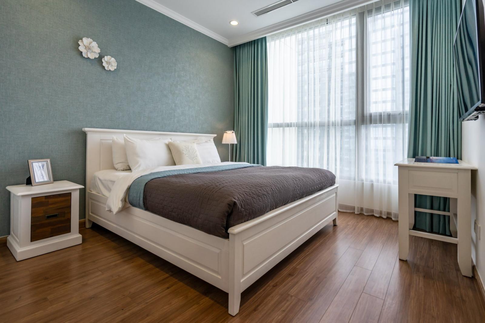 Cho thuê căn hộ cao cấp Saigon South Residence 2 phòng ngủ, miễn phí phí quản lý.