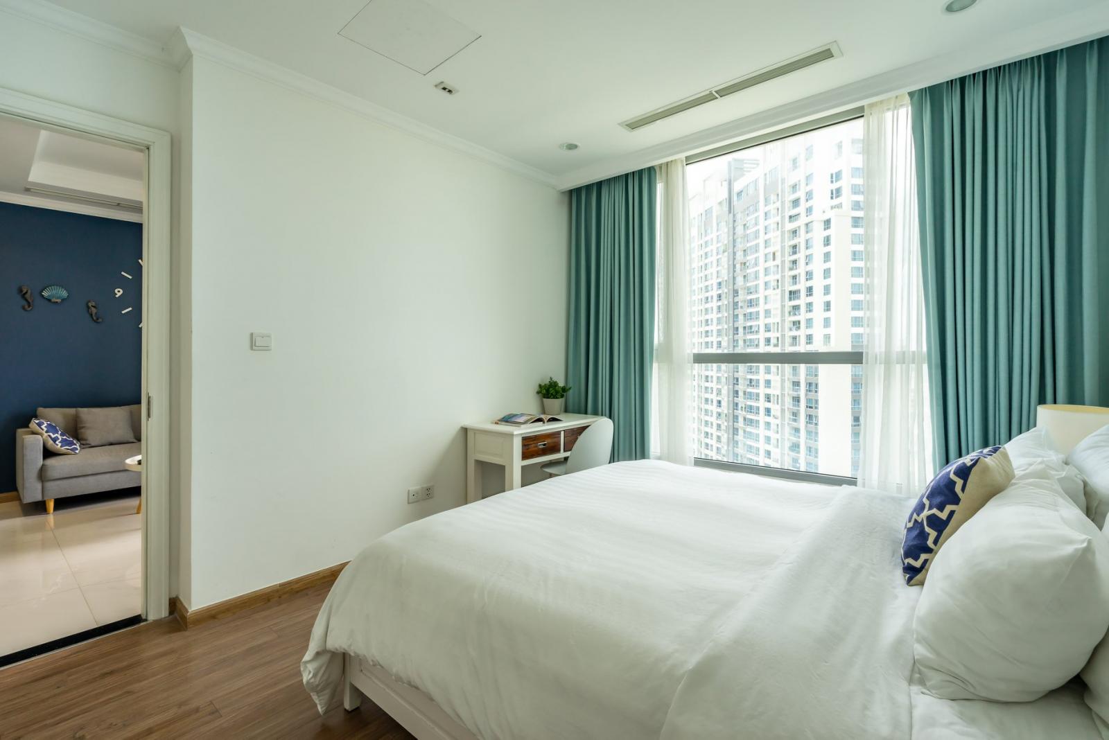 Cho thuê căn hộ cao cấp Saigon South Residence 2 phòng ngủ, miễn phí phí quản lý.