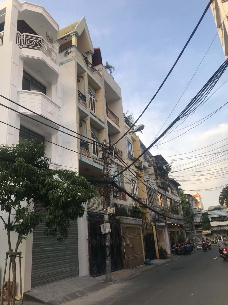 Nhà cho thuê mới đẹp MT Đặng Dung,Q1 4 lầu 256m2 GÍA CHỈ 35tr