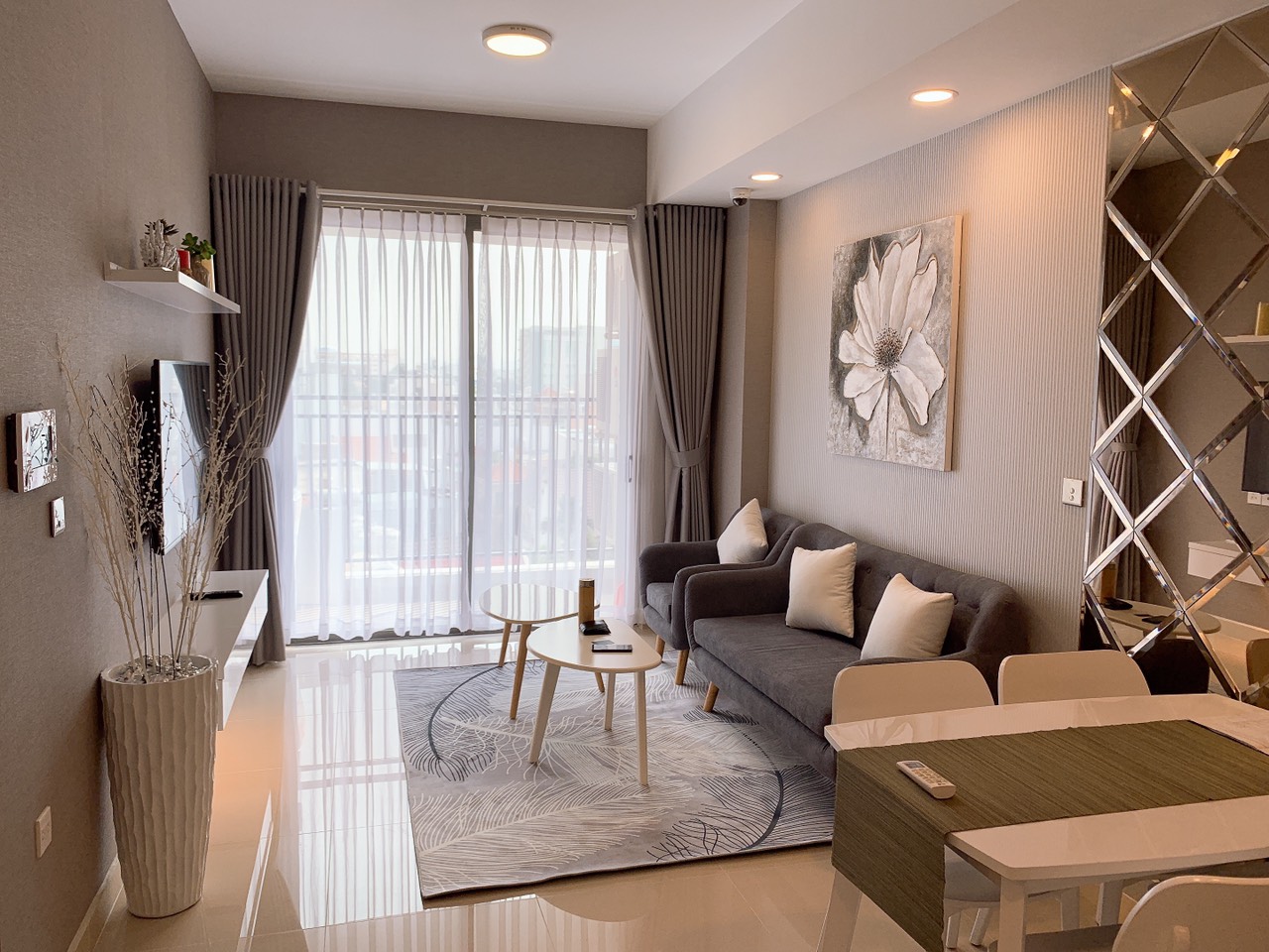 Cần cho thuê gấp CH Saigon South Residences, 3PN,  nhà mới 100%, nội thất siêu sang trọng.