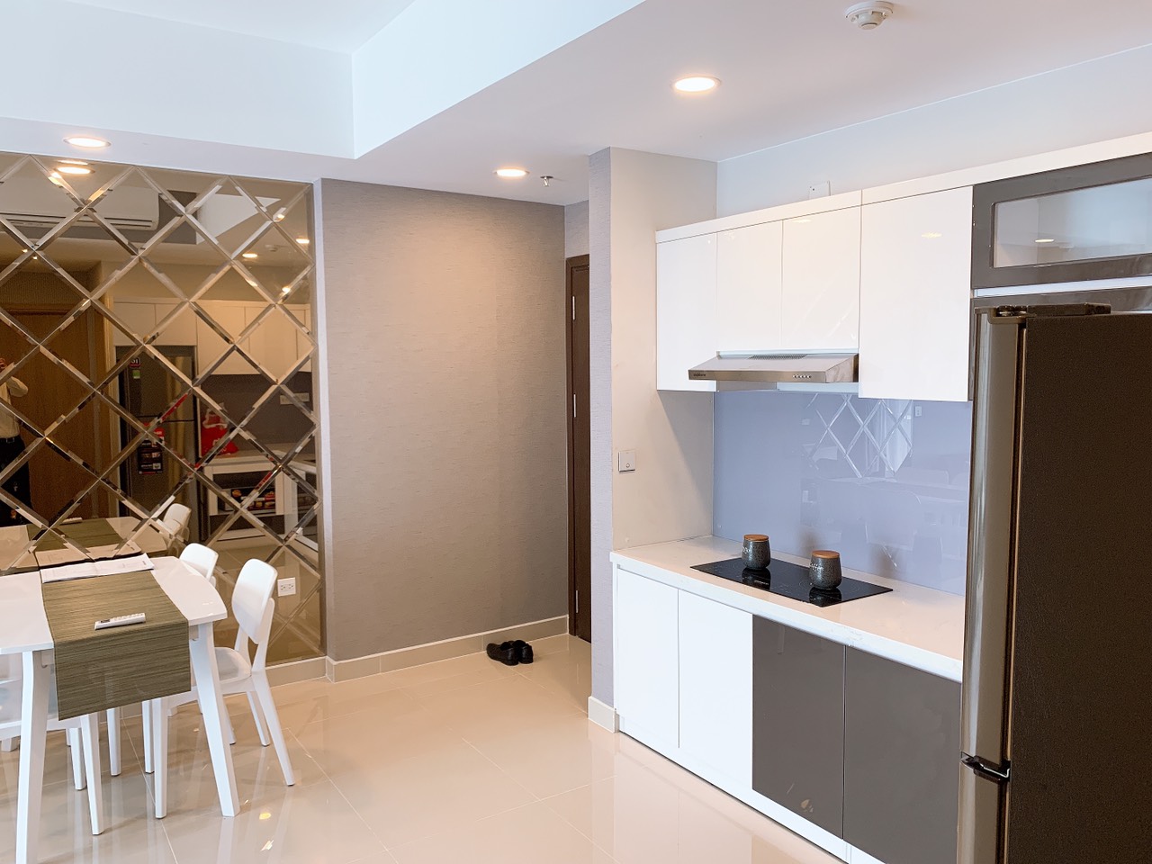 Cần cho thuê gấp CH Saigon South Residences, 3PN,  nhà mới 100%, nội thất siêu sang trọng.