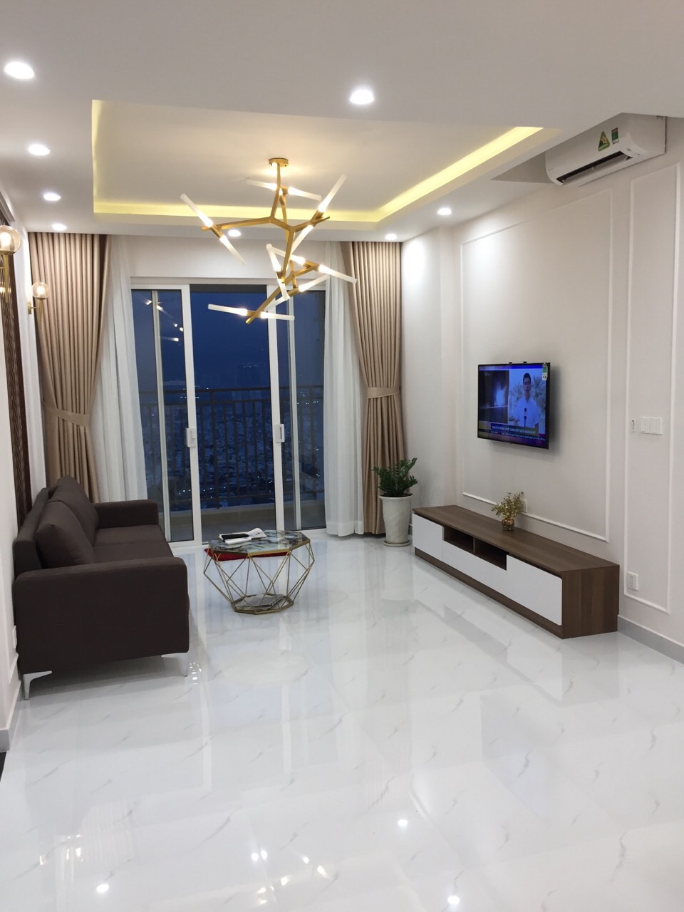 Cho thuê căn hộ gần Saigon South Residences, 2PN, 2WC, Nhà Mới 100%, ở liền