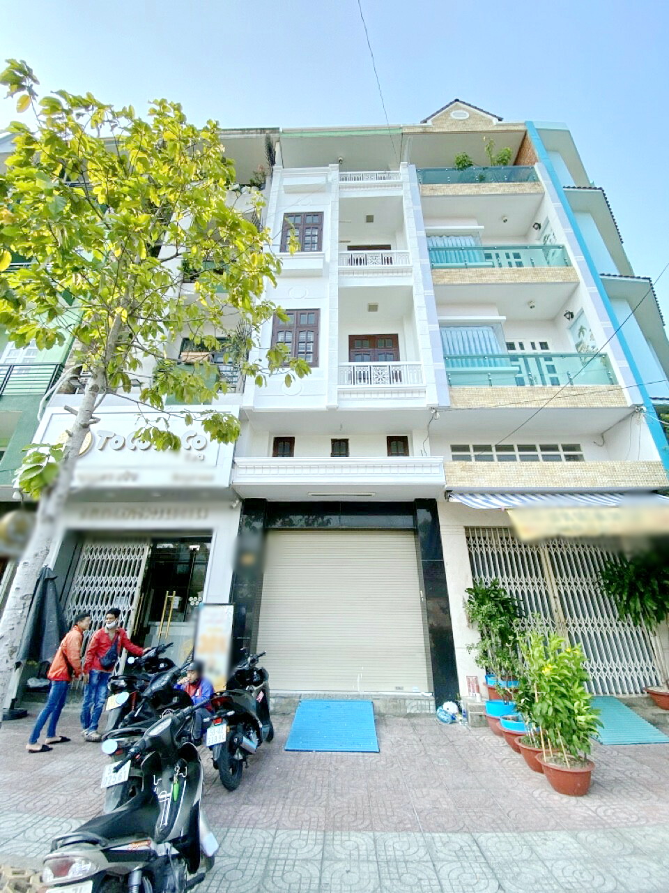 Cho thuê nhà 2 lầu mặt tiền KD sầm uất đường Tạ Quang Bửu P.5 Quận 8