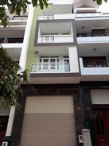 Cho thuê nhà 3 tầng mặt tiền đường Đặng Dung, p.Tân Định, Quận 1. DT 5x25m. Giá 45 triệu/tháng.