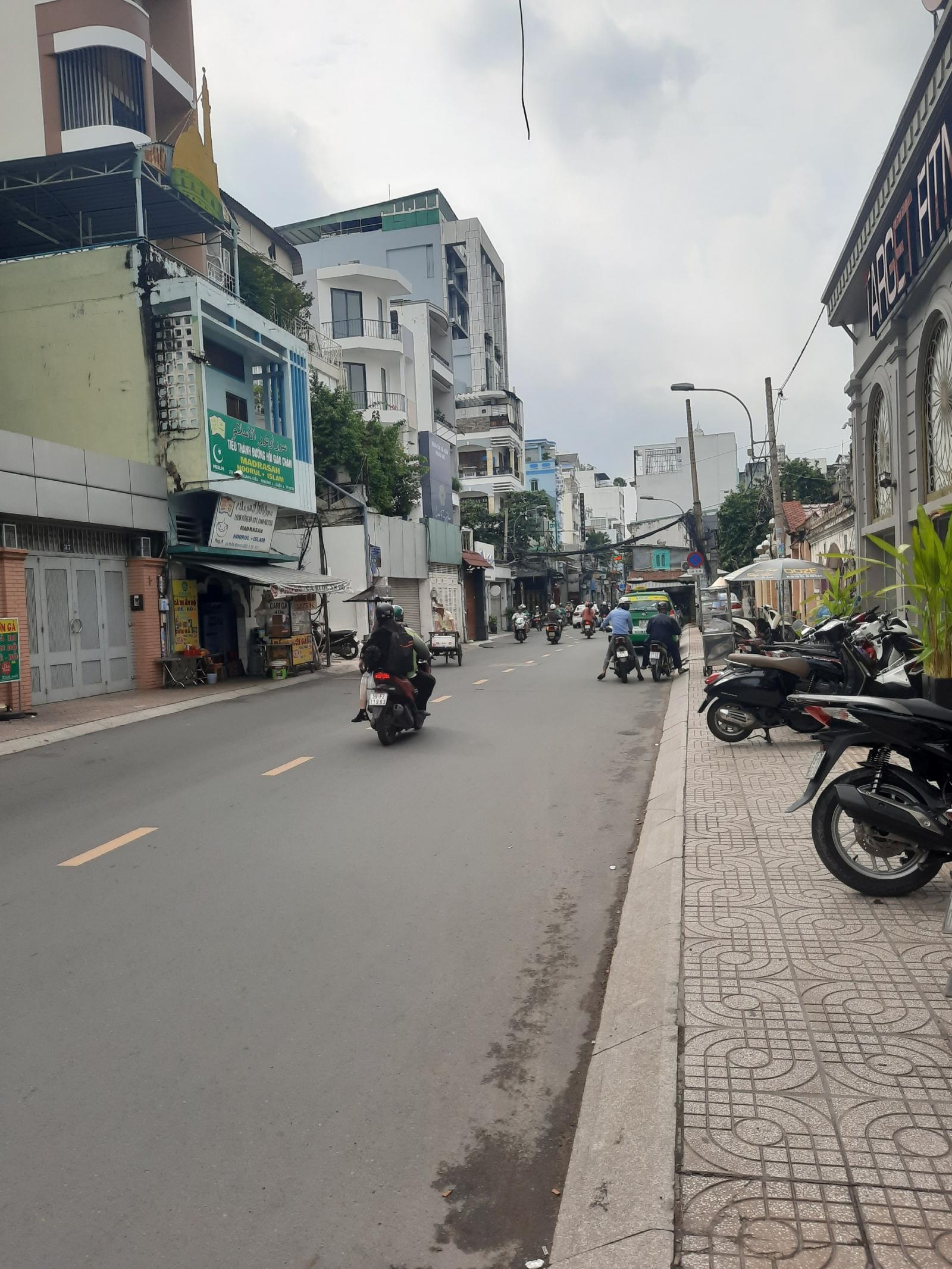 Cho thuê nhà MT Trần Quang Diệu,Q3.DT:5x20m quá Rẻ