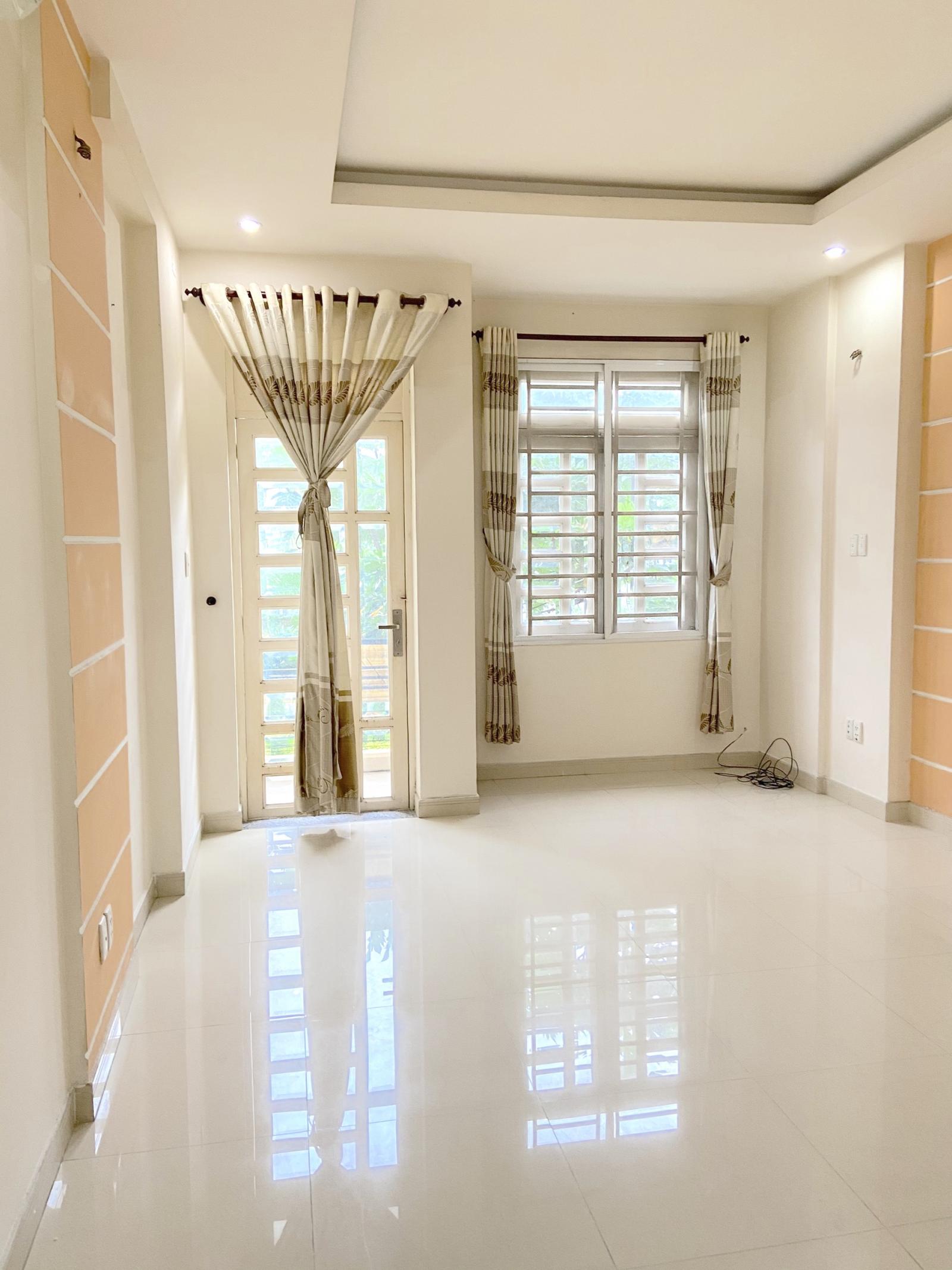  Cho thuê nhà gần ĐH Văn Lang, khu Bình Lợi, 4 lầu full ML. Giá chỉ 20tr.