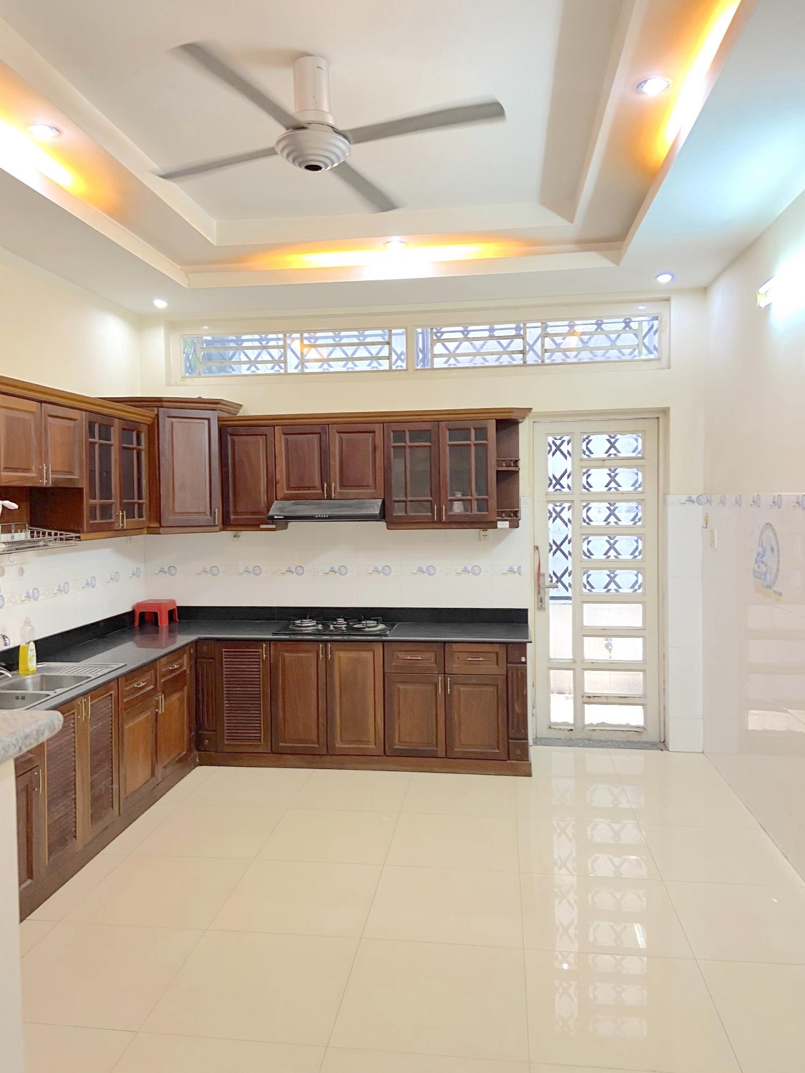  Cho thuê nhà gần ĐH Văn Lang, khu Bình Lợi, 4 lầu full ML. Giá chỉ 20tr.