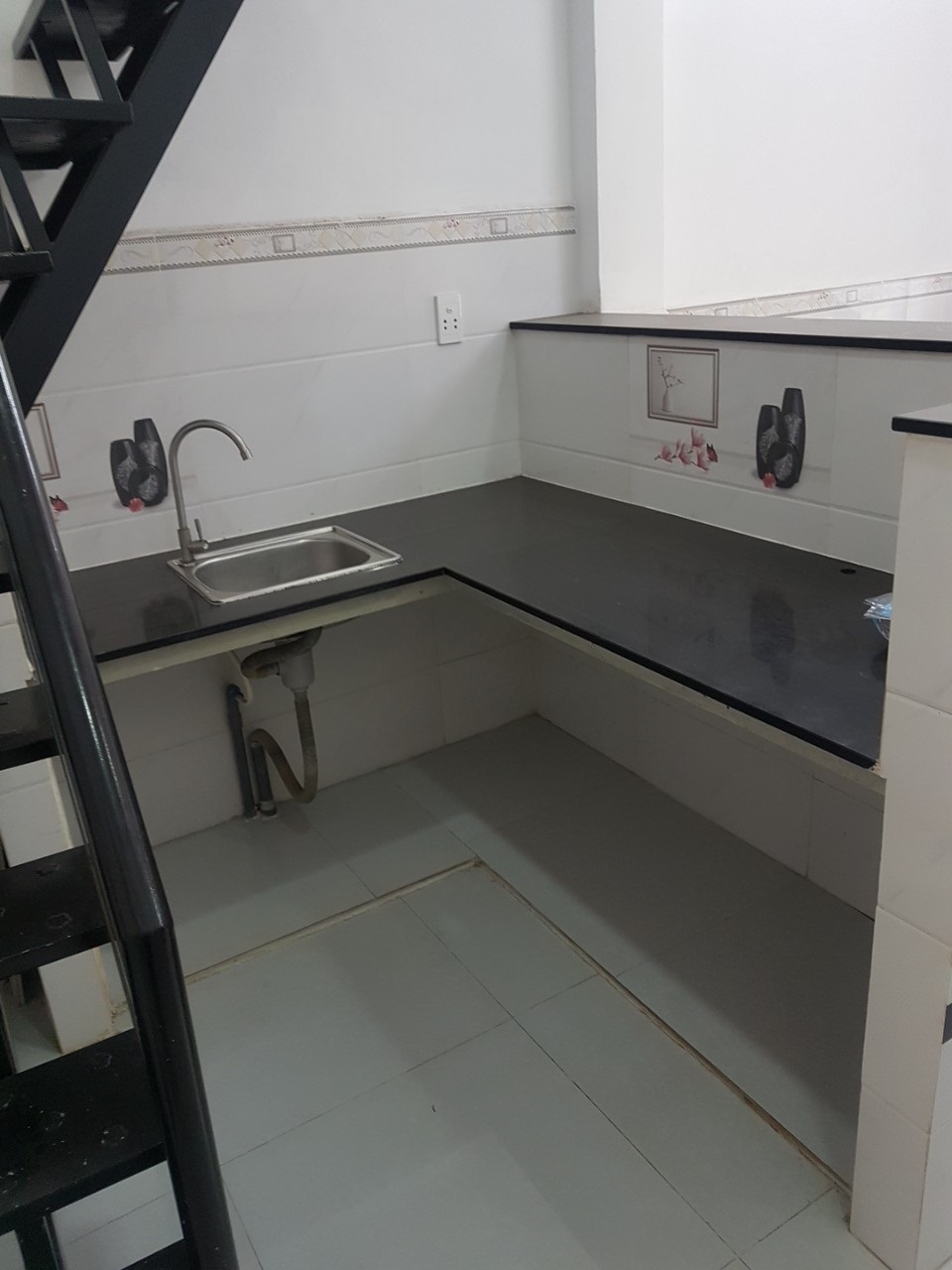 Cần cho thuê nhà hẻm C3( hẻm Ok 3 con dê ), đường Phạm Hùng . 