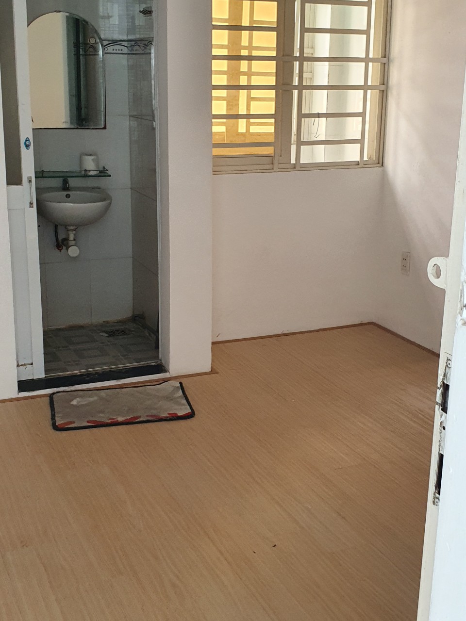 Nhà làm căn hộ dịch vụ- Quận Tân Bình, 4 PN – 4WC, 11 TR/Tháng, ngay Cộng Hòa, nhà mới sửa