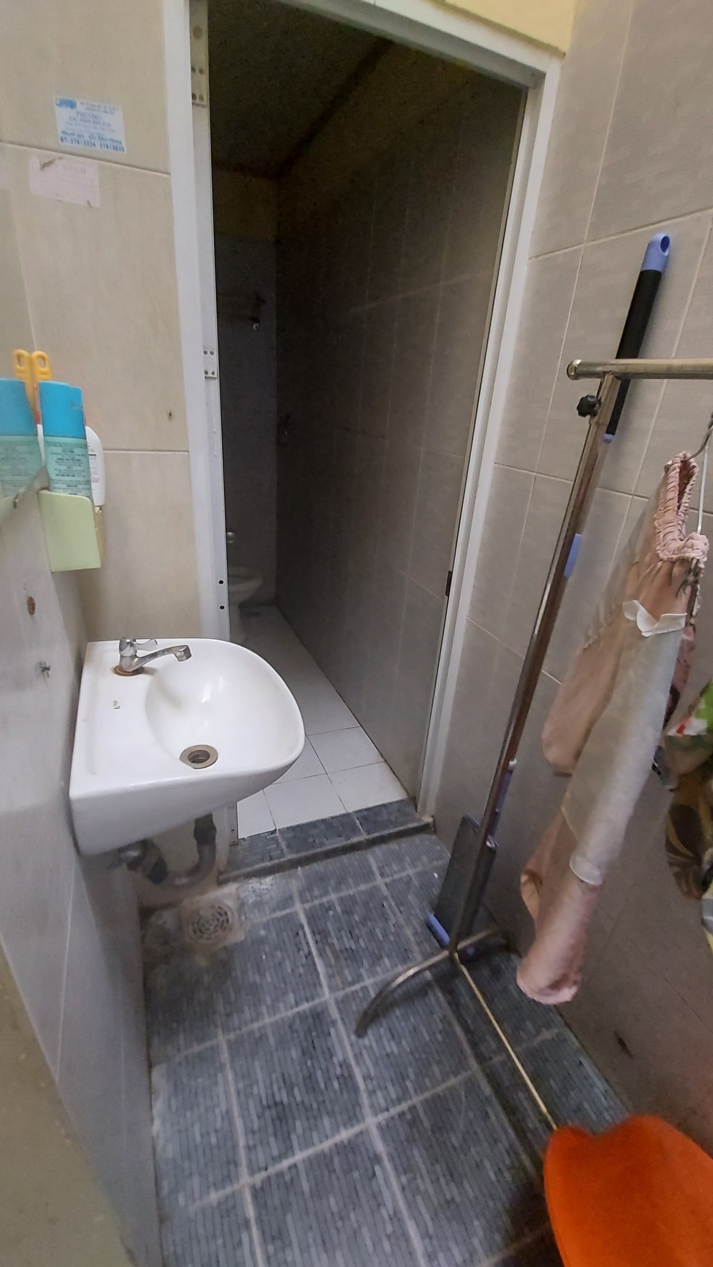 Cho thuê nguyên căn 2 lầu 5 phòng ngủ giá chỉ 11 triệu/tháng gần KCX Tân Thuận quận 7
