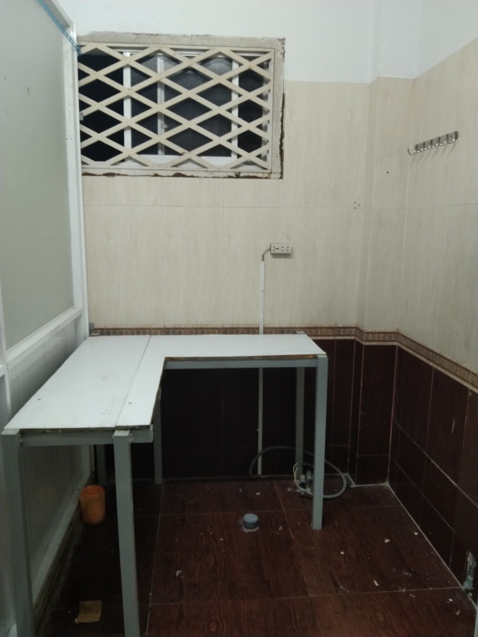 Phòng trọ Bình Thanh Gồm 1 pn có máy lạnh, phòng bếp, toilet riêng, tủ gỗ âm tường, giờ giấc tự do.
