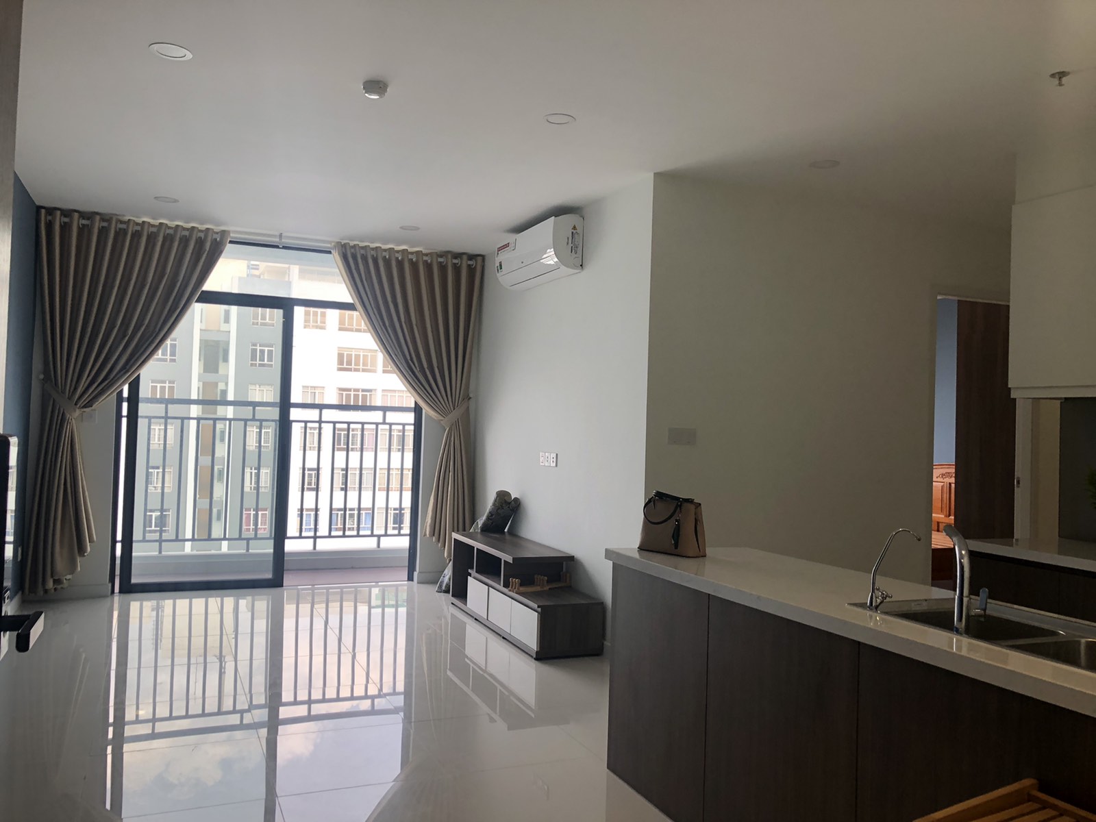 Cho thuê căn hộ Central Premium q8 73m2 thiết kế 2 phòng ngủ có nội thất giá 11 triệu