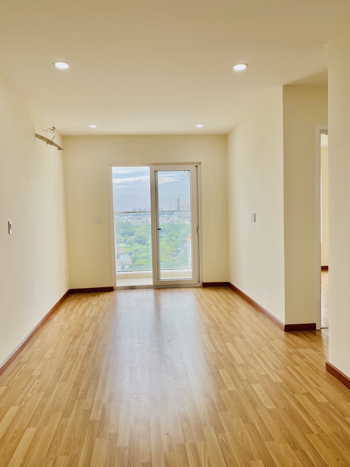 Cho thuê căn hộ mới bàn giao - đầy đủ tiện ích hiện đại - nơi lý tưởng để an cư - LH : 0909.650.577