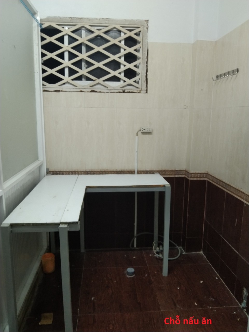 Phòng trọ bạch đằng gần BV Gia Định. DT 35m2 có phòng ngủ riêng, cửa sổ với máy lạnh. Giá 5tr/tháng