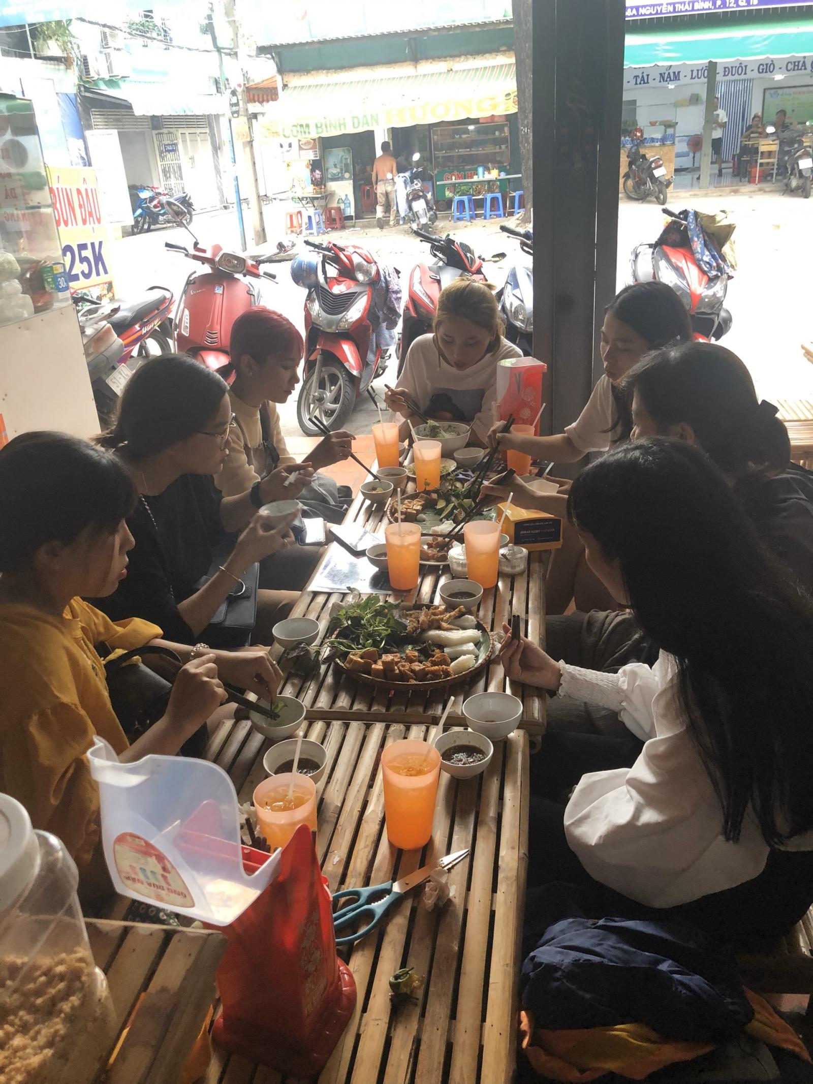 Chính chủ cần sang nhượng quán Bún đậu mắm tôm tại 411 Nguyễn Thái Bình - phường 12- Quận Tân Bình