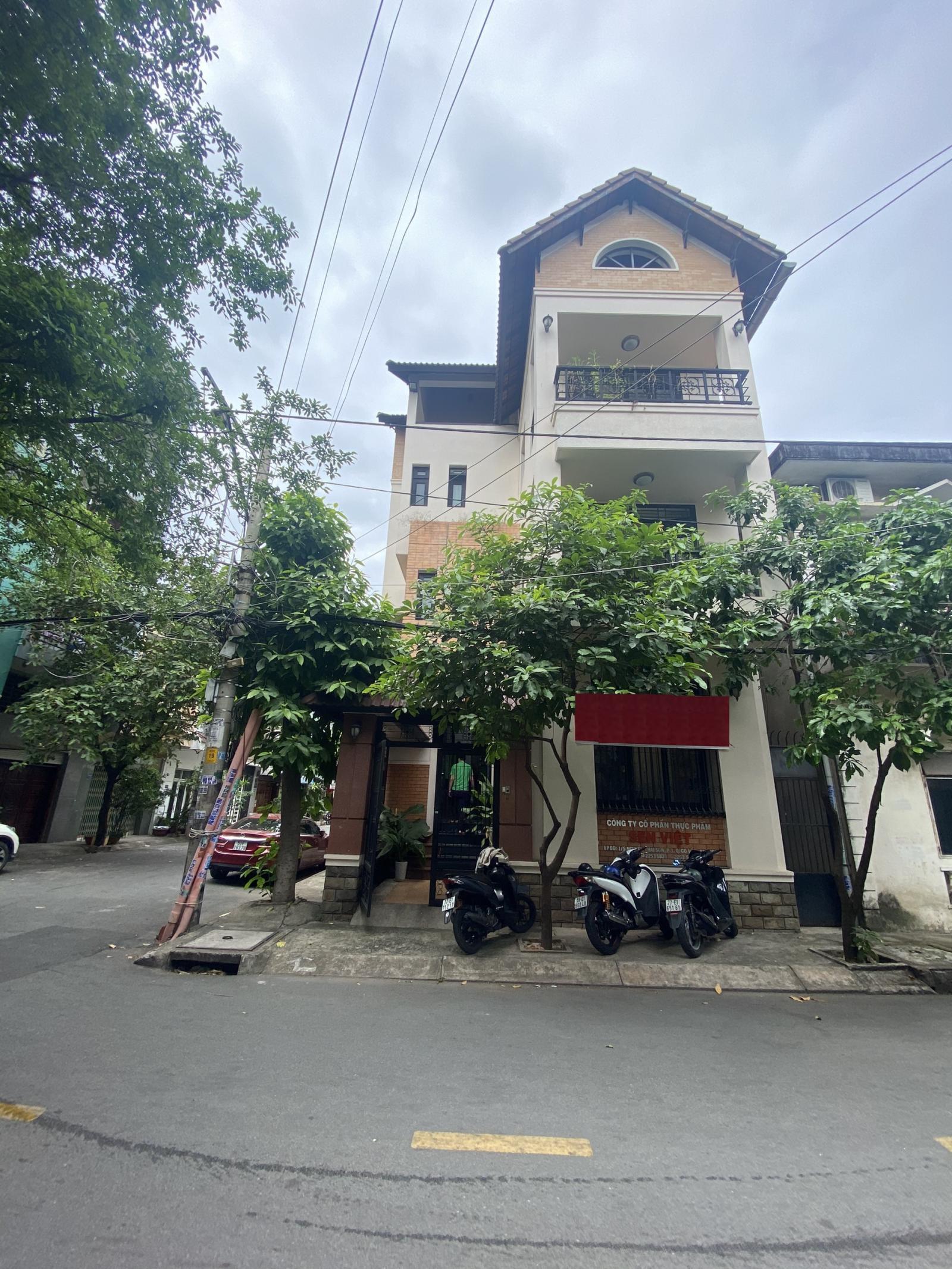 Biệt thự mini lô góc Nguyễn Thái Sơn, 8x18m, trệt 3 lầu. 35tr/th