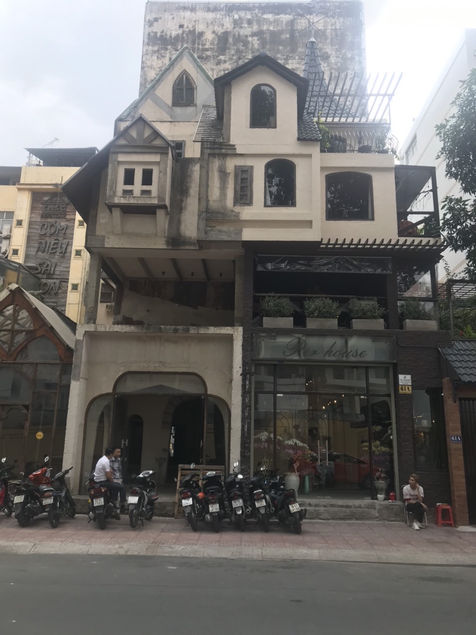 Cho thuê Nhà hàng MT Hồ Xuân Hương DT 8x20m Gía RẺ