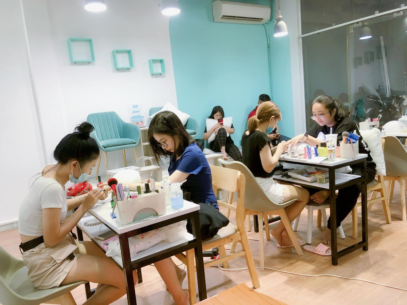 CẦN SANG GẤP TIỆM NAIL PHONG CÁCH HÀN QUỐC KIMCHEE BEAUTY TẠI QUẬN 10  ,TP HỒ CHÍ MINH