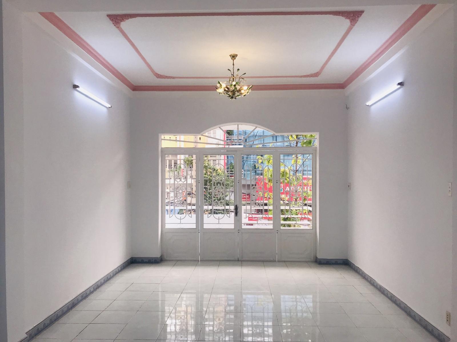 Cho thuê nhà 4 lầu, mặt tiền Tạ Quang Bửu, P5, Q8