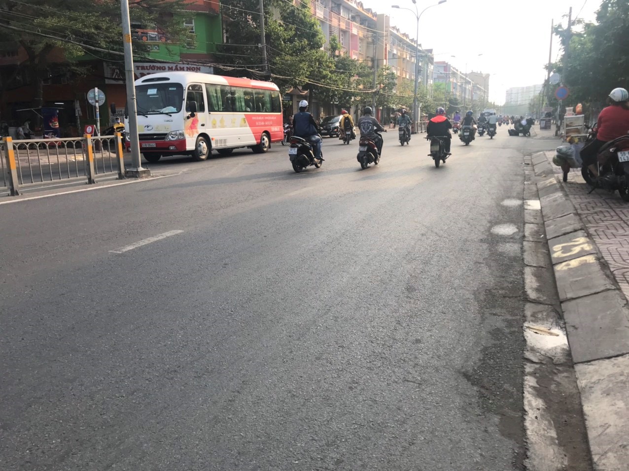 Cho thuê nhà 4 lầu, mặt tiền Tạ Quang Bửu, P5, Q8