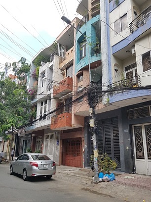 Cho thuê nhà Quận Bình Thạnh- Nhà 2MT HXH đường Nguyễn Hữu Cảnh