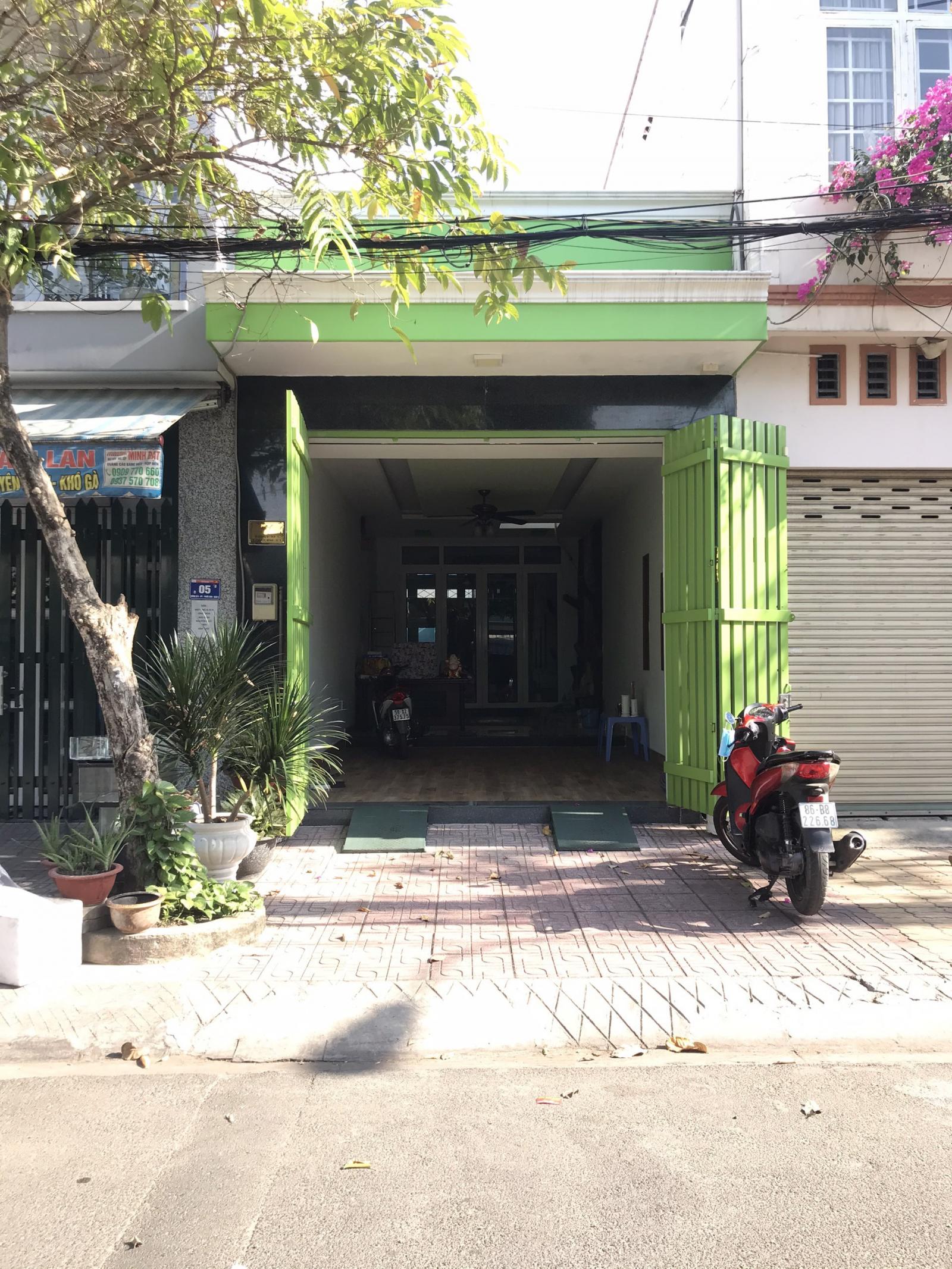 Cho thuê nhà mặt phố tạiĐường 5, Phường Phước Bình, Quận 9, Tp.HCM diện tích 100m2