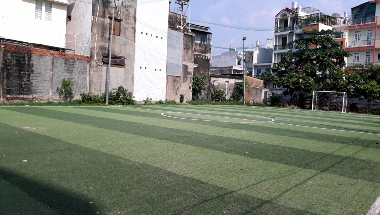 Sang sân bóng đá mini 12 người hẻm 90 Nguyễn Phúc Chu, Tân Bình, TP. hồ Chí Minh
