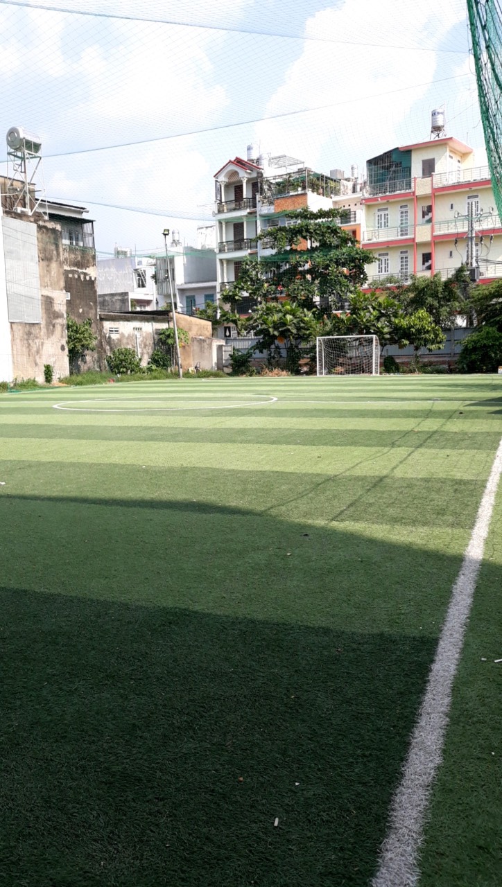 Sang sân bóng đá mini 12 người hẻm 90 Nguyễn Phúc Chu, Tân Bình, TP. hồ Chí Minh