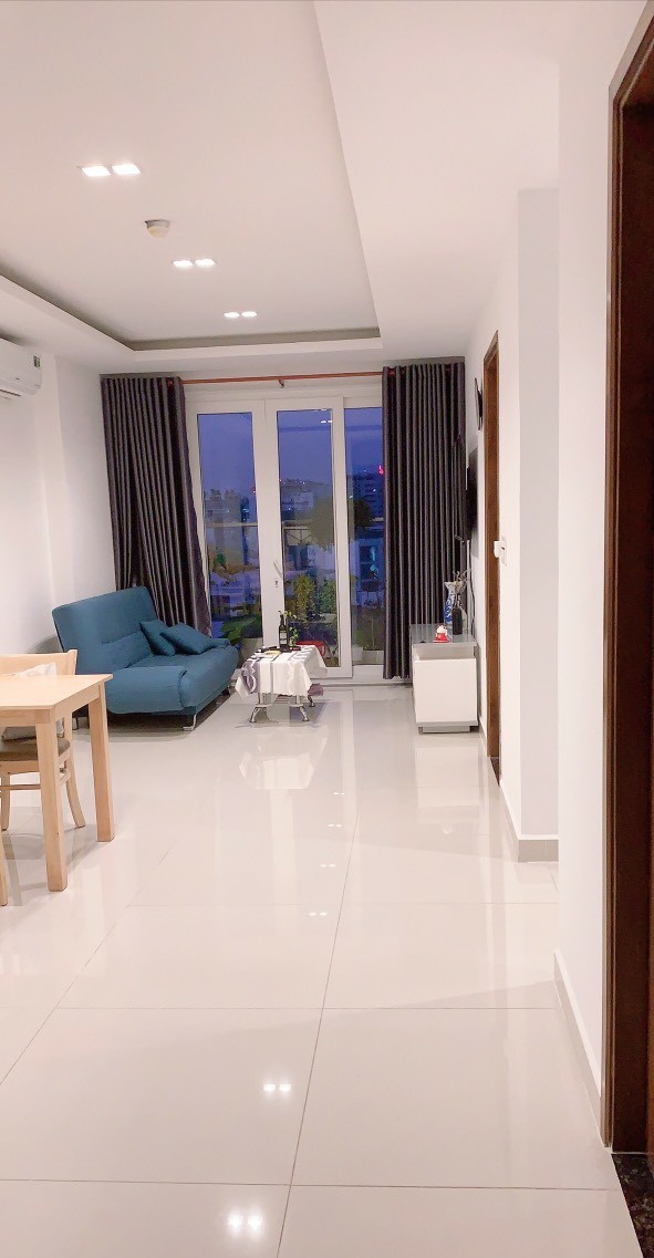 Cho thuê căn hộ Sky Center Phổ Quang, sát sân bay, 75m2, 2PN, 2WC đầy đủ nội thất đẹp- giá 13tr/ tháng