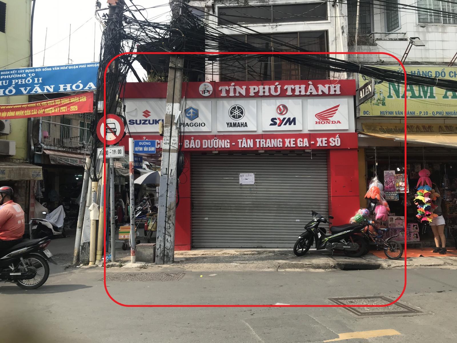Cho thuê mặt bằng làm shop, nail góc 2 mặt tiền Huỳnh Văn Bánh, P. 10, Quận Phú Nhuận.